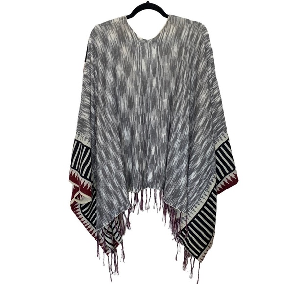 minkpink RevolveTribe Wars Knit Poncho Gray and Fuchsia One Size - Picture 4 of 8